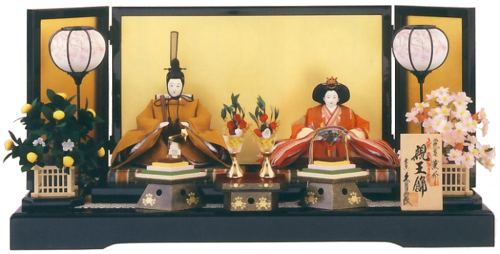 横山薫作<br> 衣裳着 親王飾り 正絹(黄) 三五親王 久月監製