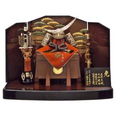 五月人形: 上原玉鳳作　正絹色々縅12号三日月兜　久月監製