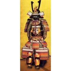 五月人形: 色々縅胸取二枚胴具足（等身大）