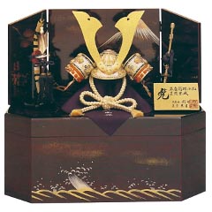 五月人形: 鈴木利光作　本金箔押　正絹朱糸縅7号兜　収納箱飾り　久月監製
