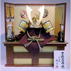 五月人形: 着用兜　五月人形　収納箱飾り　30号中鍬形着用兜セット　30着用兜収納箱飾り