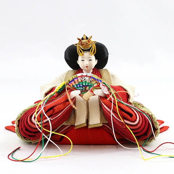 柴田家千代　 雛人形　柴田家千代作 葵 正絹帯地にレース刺繍 ベージュ/赤 柳親王 裾短衣裳着 黒塗り桜柄 円形飾り台 平飾り　詳細画像