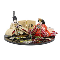 柴田家千代作 葵 金らん ベージュ/赤 柳親王 裾短衣裳着 黒塗り桜柄 円形飾り台 平飾り