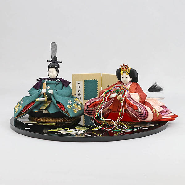 柴田家千代　 雛人形　柴田家千代作 葵 かすみ桜刺繍 青緑/朱 柳親王 裾短衣裳着 黒塗り桜柄 円形飾り台 平飾り　詳細画像