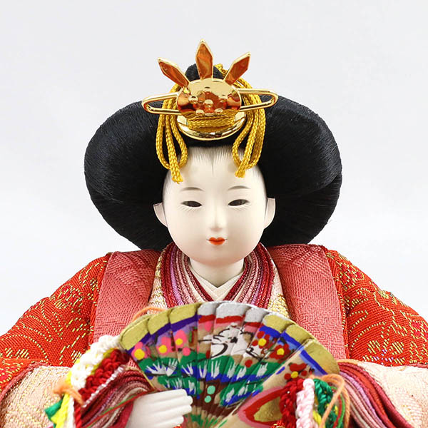 柴田家千代　 雛人形　柴田家千代作 葵 金らん ベージュ/赤 柳親王 裾短衣裳着 白色七宝文様屏風 木製飾り台 平飾り　詳細画像