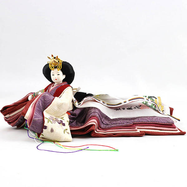 柴田家千代　 雛人形　柴田家千代作 葵 算崩地紋 刺繍桜ちらし 白紫 柳親王 裾長衣装着 金屏風 黒塗り飾り台 平飾り　詳細画像