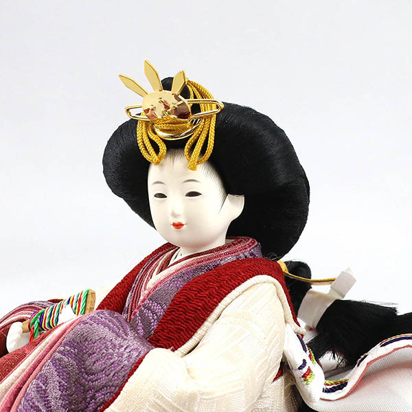 柴田家千代　 雛人形　柴田家千代作 葵 算崩地紋 刺繍桜ちらし 白紫 柳親王 裾長衣装着 金屏風 黒塗り飾り台 平飾り　詳細画像