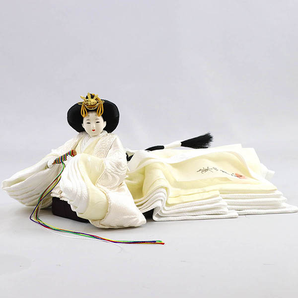 柴田家千代　 雛人形　柴田家千代作 葵 流水に木瓜文 白無垢風 柳親王 裾長衣装着 金屏風 黒塗り飾り台 平飾り　詳細画像