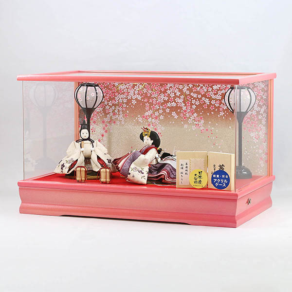 柴田家千代　 雛人形　柴田家千代作 葵 算崩地紋 刺繍桜ちらし 白紫 柳親王 裾長衣装着 オルゴール付き 小桜柄 ピンク塗り アクリルケース飾り　詳細画像