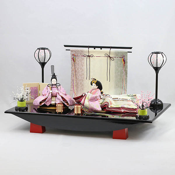 柴田家千代　 雛人形　柴田家千代作 葵 麻の葉に丸文 薄紫ピンク 柳親王 裾長衣装着 三段ぼかし几帳 華風 黒塗り飾り台 平飾り　詳細画像