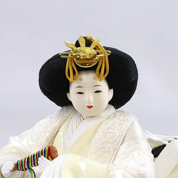 雛人形 柴田家千代 柴田家千代作 葵 流水に木瓜文 白無垢風 柳親王 裾長衣装着 紗綾形文様白色屏風 白木調木製収納飾り 詳細画像 柴田家千代 雛人形 柴田家千代作 葵 流水に木瓜文 白無垢風 柳親王 裾長衣装着 紗綾形文様白色屏風 白木調木製収納飾り 詳細画像