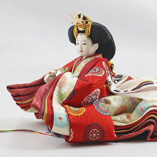 柴田家千代　 雛人形　柴田家千代作 葵 黄櫨染 唐花文様 金茶/赤 柳親王 裾長衣装着 白色七宝文様屏風 桐製収納飾り　詳細画像