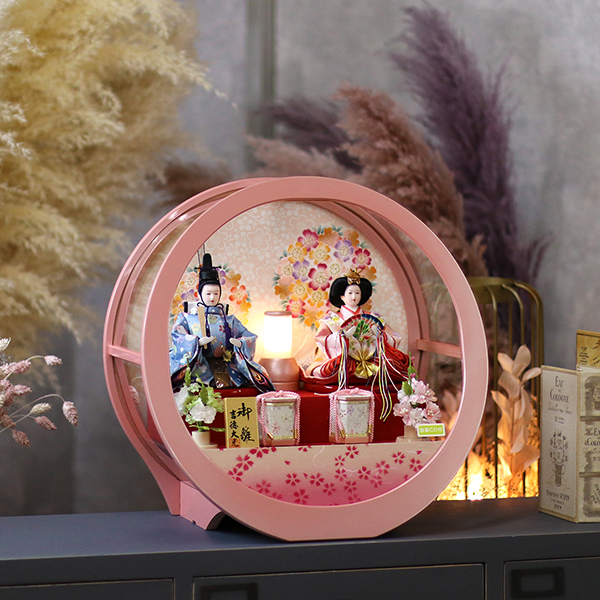 吉徳　 雛人形　円形 丸形 ピンク塗り アクリルケース入り 柳 親王飾り 御雛　詳細画像
