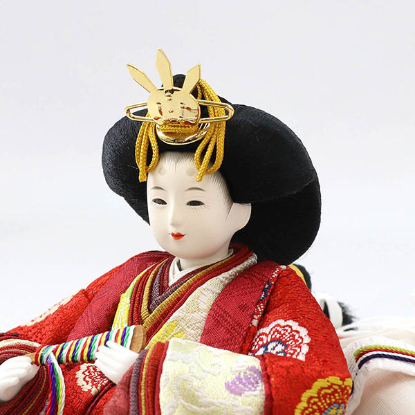 柴田家千代　 雛人形　柴田家千代作 葵 黄櫨染 唐花文様 金茶/赤 柳親王 裾長衣装着 アートフラワー 白木 木目 飾り台　詳細画像