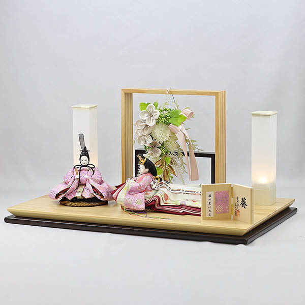 柴田家千代　 雛人形　柴田家千代作 葵 麻の葉に丸文 薄紫ピンク 柳親王 裾長衣装着 アートフラワー 白木 木目 飾り台　詳細画像