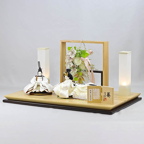 柴田家千代　 雛人形　柴田家千代作 葵 流水に木瓜文 白無垢風 柳親王 裾長衣装着 アートフラワー 白木 木目 飾り台　詳細画像