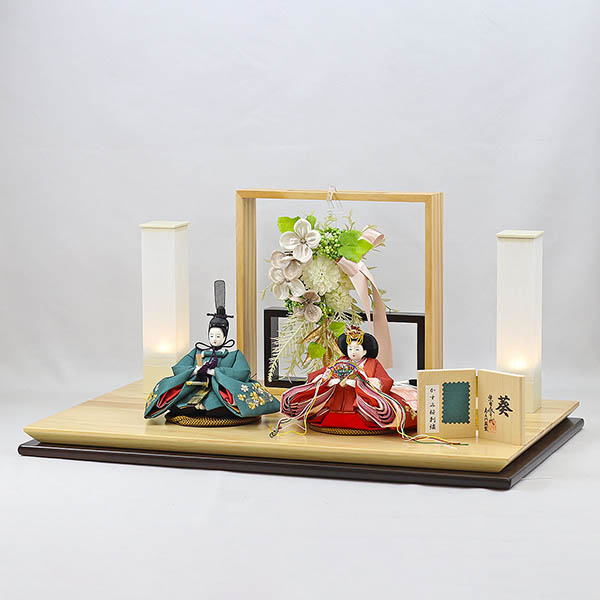 柴田家千代　 雛人形　柴田家千代作 葵 かすみ桜刺繍 青緑/朱 柳親王 裾短衣裳着 アートフラワー 白木 木目 飾り台　詳細画像