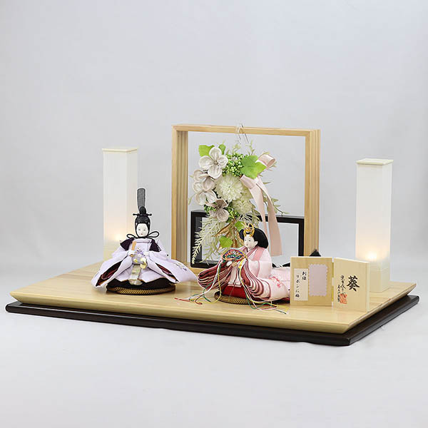 柴田家千代　 雛人形　柴田家千代作 葵 刺繍リボンに梅 薄紫/ピンク 柳親王 裾短衣裳着 アートフラワー 白木 木目 飾り台　詳細画像