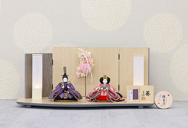柴田家千代　 雛人形　柴田家千代作 葵 正絹麻の葉文様 紫/ピンク 柳親王 裾短衣裳着 アートフラワー 白木 木目 飾り台 屏風　詳細画像