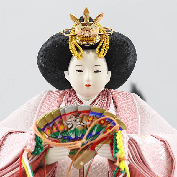 柴田家千代　 雛人形　柴田家千代作 葵 刺繍リボンに梅 薄紫/ピンク 柳親王 裾短衣裳着 アートフラワー 白木 木目 飾り台 屏風　詳細画像
