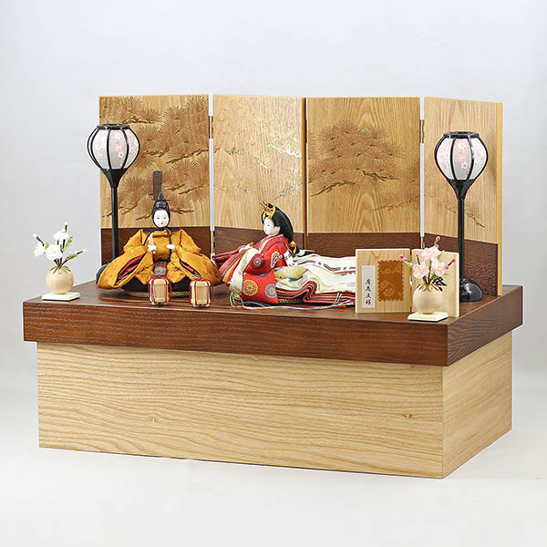 柴田家千代　 雛人形　柴田家千代作 葵 黄櫨染 唐花文様 金茶/赤 柳親王 裾長衣装着 紅白梅 扇面松文様屏風 タモ材 木製収納箱 収納飾り　詳細画像