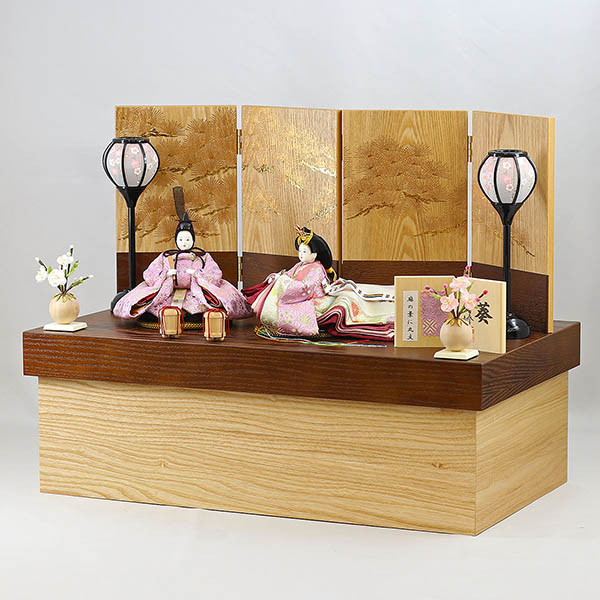 雛人形 柴田家千代 柴田家千代作 葵 麻の葉に丸文 薄紫ピンク 柳親王 裾長衣装着 紅白梅 扇面松文様屏風 タモ材 木製収納箱 収納飾り 詳細画像 柴田家千代 雛人形 柴田家千代作 葵 麻の葉に丸文 薄紫ピンク 柳親王 裾長衣装着 紅白梅 扇面松文様屏風 タモ材 木製収納箱 収納飾り 詳細画像