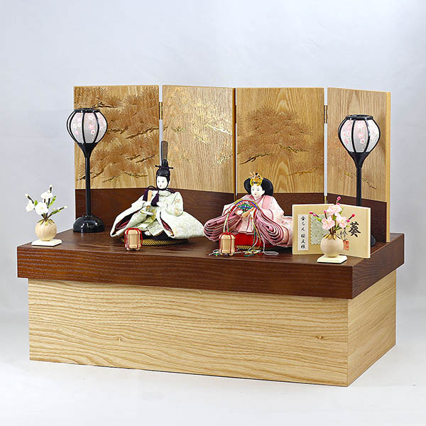 柴田家千代　 雛人形　柴田家千代作 葵 金襴 桜文様 薄緑/ピンク 柳親王 裾短衣裳着 紅白梅 扇面松文様屏風 タモ材 木製収納箱 収納飾り　詳細画像