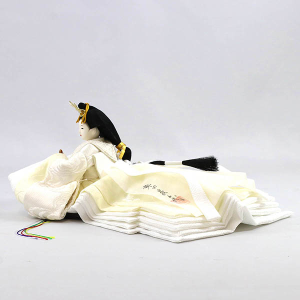 雛人形 柴田家千代 柴田家千代作 葵 流水に木瓜文 白無垢風 柳親王 裾長衣装着 紅白梅 扇面松文様屏風 タモ材 木製収納箱 収納飾り 詳細画像 柴田家千代 雛人形 柴田家千代作 葵 流水に木瓜文 白無垢風 柳親王 裾長衣装着 紅白梅 扇面松文様屏風 タモ材 木製収納箱 収納飾り 詳細画像