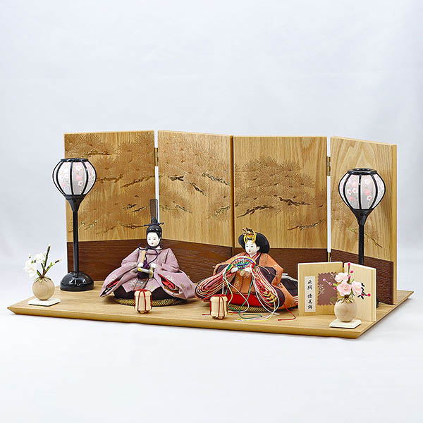 柴田家千代　 雛人形　柴田家千代作 葵 正絹優美錦 薄紫/オレンジ 柳親王 裾短衣裳着 紅白梅 扇面松文様屏風 タモ材 木製飾り台 平飾り　詳細画像