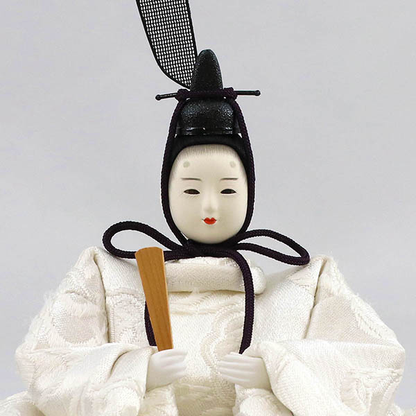 柴田家千代　 雛人形　柴田家千代作 葵 流水に木瓜文 白無垢風 柳親王 裾長衣装着 紅白梅 扇面松文様屏風 タモ材 木製飾り台 平飾り　詳細画像