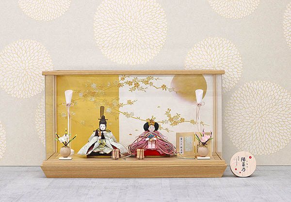 柴田家千代　 雛人形　柴田家千代作 葵 金襴 桜文様 薄緑/ピンク 柳親王 裾短衣裳着 白金 月に桜 木製 タモ材 アクリルケース　詳細画像