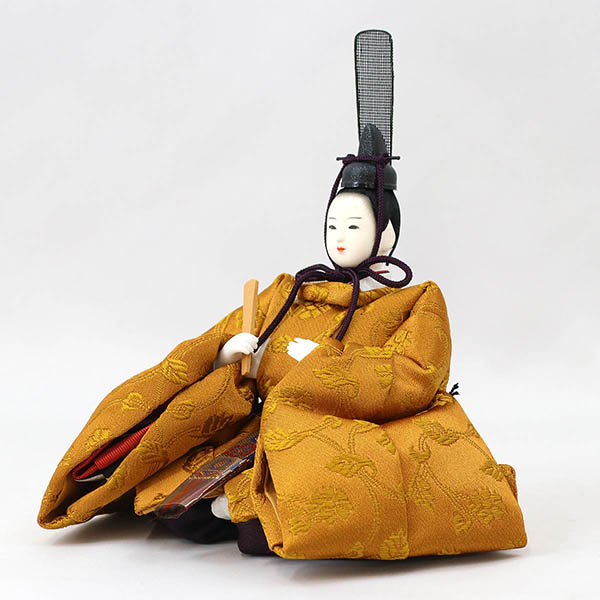 柴田家千代　 雛人形　柴田家千代作 葵 黄櫨染 唐花文様 金茶/赤 柳親王 裾長衣装着 艶消し木製飾り台 LED照明付き屏風　詳細画像