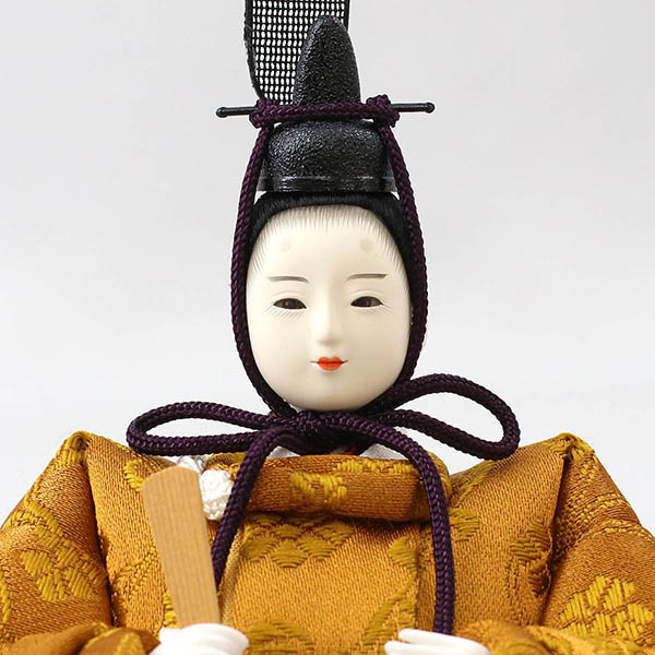 柴田家千代　 雛人形　柴田家千代作 葵 黄櫨染 唐花文様 金茶/赤 柳親王 裾長衣装着 艶消し木製飾り台 LED照明付き屏風　詳細画像