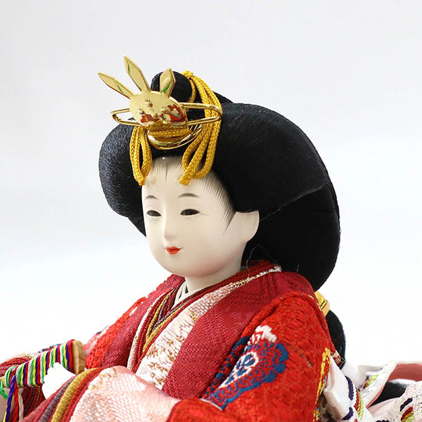 柴田家千代　 雛人形　柴田家千代作 葵 有職 向鶴丸文 黒/赤 柳親王 裾長衣装着 艶消し木製飾り台 LED照明付き屏風　詳細画像