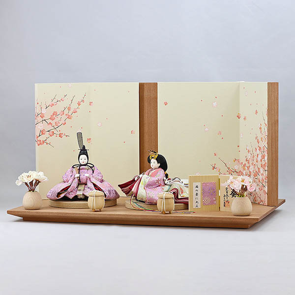 柴田家千代　 雛人形　柴田家千代作 葵 麻の葉に丸文 薄紫ピンク 柳親王 裾長衣装着 艶消し木製飾り台 LED照明付き屏風　詳細画像