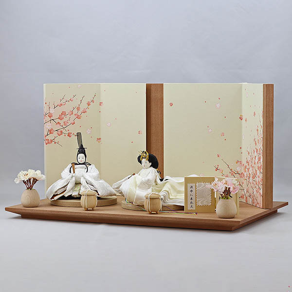 柴田家千代　 雛人形　柴田家千代作 葵 流水に木瓜文 白無垢風 柳親王 裾長衣装着 艶消し木製飾り台 LED照明付き屏風　詳細画像