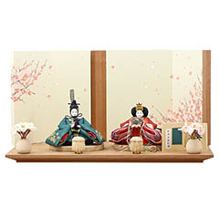 柴田家千代作 葵 かすみ桜刺繍 青緑/朱 柳親王 裾短衣裳着 艶消し木製飾り台 LED照明付き屏風