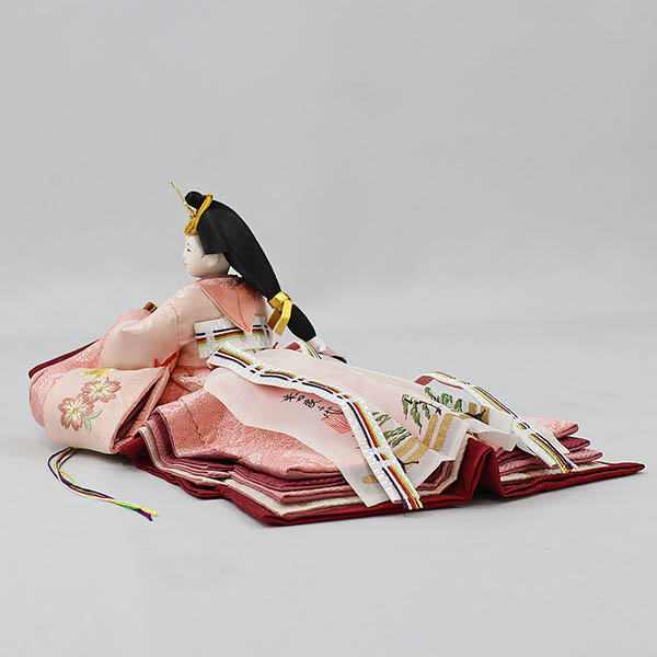 柴田家千代　 雛人形　柴田家千代作 葵 流水桜刺繍 ピンク 柳親王 裾長衣裳着 艶消し木製飾り台 LED照明付き屏風　詳細画像