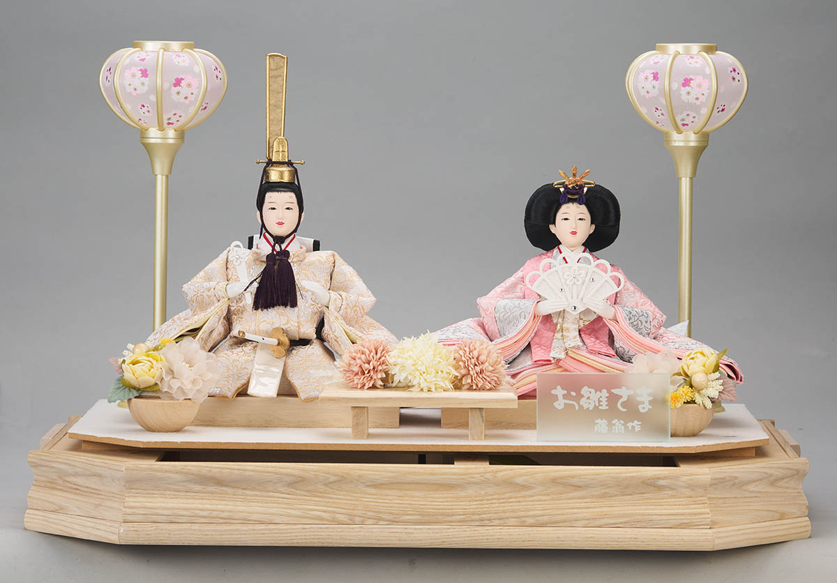 藤翁　 雛人形　紫陽 小三五親王飾り 白木 木目 六角 ホワイトオークボカシ 刺繍バック アクリルケース オルゴール付き　詳細画像