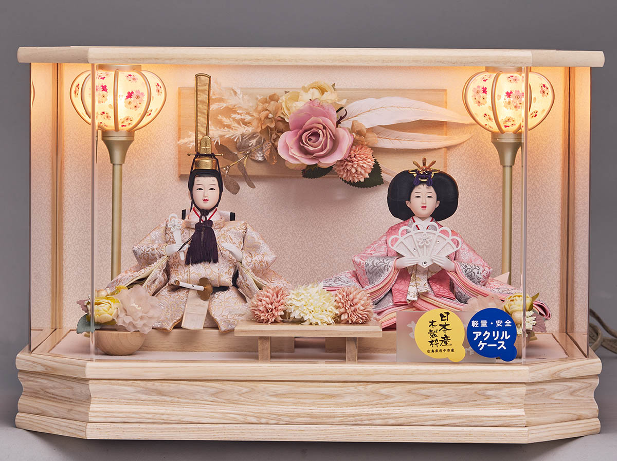 藤翁　 雛人形　紫陽 小三五親王飾り 白木 木目 六角 ホワイトオークボカシ 刺繍バック アクリルケース オルゴール付き　詳細画像