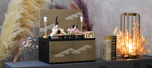 雛人形 久月 久月 衣裳着 小芥子 親王 木目 収納飾り 詳細画像 久月 雛人形 久月 衣裳着 小芥子 親王 木目 収納飾り 詳細画像