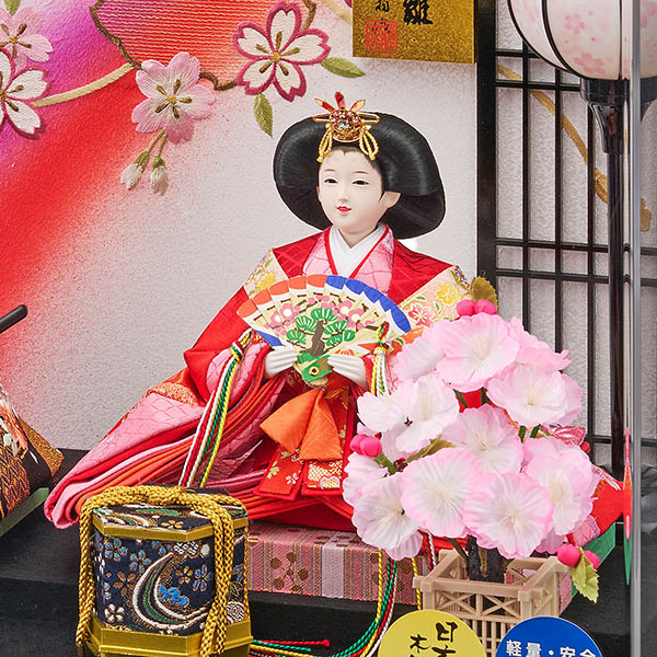 雛人形 藤翁 羽衣 三五親王飾り 黒金 栓欅 刺繍バック アクリルケース オルゴール付き 詳細画像 藤翁 雛人形 羽衣 三五親王飾り 黒金 栓欅 刺繍バック アクリルケース オルゴール付き 詳細画像