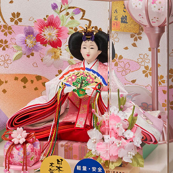 雛人形 藤翁 ゆきな 小三五親王飾り 白木 木目 六角 ホワイトオークボカシ 刺繍バック アクリルケース オルゴール付き 詳細画像 藤翁 雛人形 ゆきな 小三五親王飾り 白木 木目 六角 ホワイトオークボカシ 刺繍バック アクリルケース オルゴール付き 詳細画像