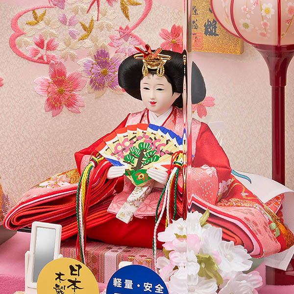 藤翁　 雛人形　彩乃 豆親王飾り 桃 白木 木目 六角 ホワイトオークボカシ 刺繍バック アクリルケース オルゴール付き　詳細画像