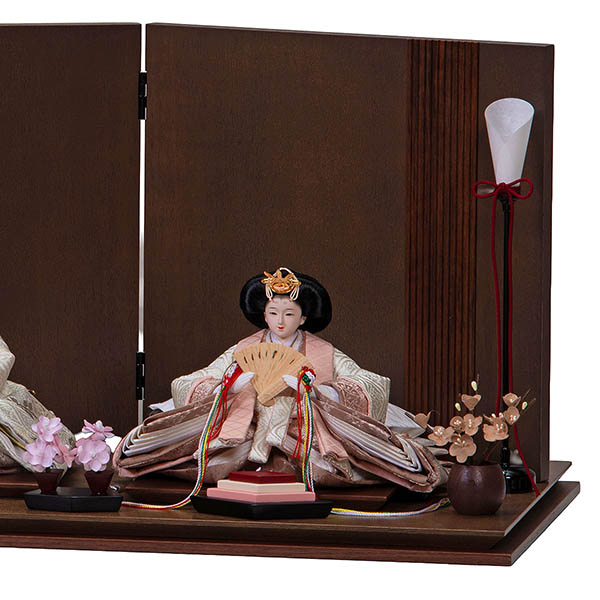 雛人形 平安豊久 ゆな 芥子親王 平飾り 神代調ウォルナット 櫛引屏風 詳細画像 平安豊久 雛人形 ゆな 芥子親王 平飾り 神代調ウォルナット 櫛引屏風 詳細画像