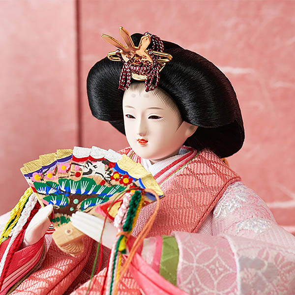 久月　 雛人形　銘木 檜 刺繍 衣裳着 芥子親王 柳官女 五人飾り 収納三段飾り 引き出し式収納箱　詳細画像