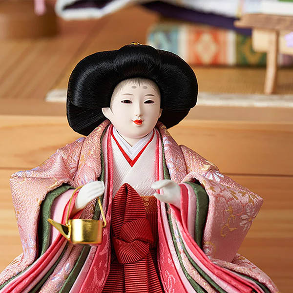 久月　 雛人形　銘木 檜 刺繍 衣裳着 芥子親王 柳官女 五人飾り 収納三段飾り 引き出し式収納箱　詳細画像