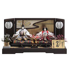 雛人形: 飯塚孝作 金駒刺繍 衣裳着 三五親王 平飾り 久月監製 【D-43】