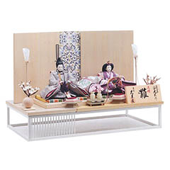 雛人形: 二世光匠作 正絹 衣裳着 京十一番親王 アルミフレーム 白木 木目 屏風 久月監製 【D-35】