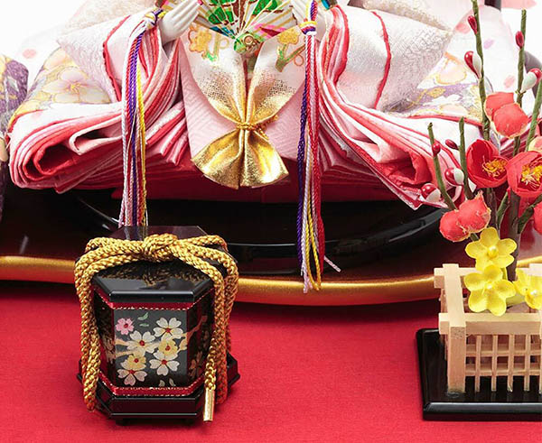 久月　 雛人形　衣裳着 ケース入り 親王飾り 小三五親王 茶木目 花刺繍 アクリルケース　詳細画像